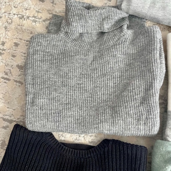 Sweater Bundle ~ 3 Fall Sweaters & Classic Gray Hoodie ~ Great Condition - Picture 4 of 15